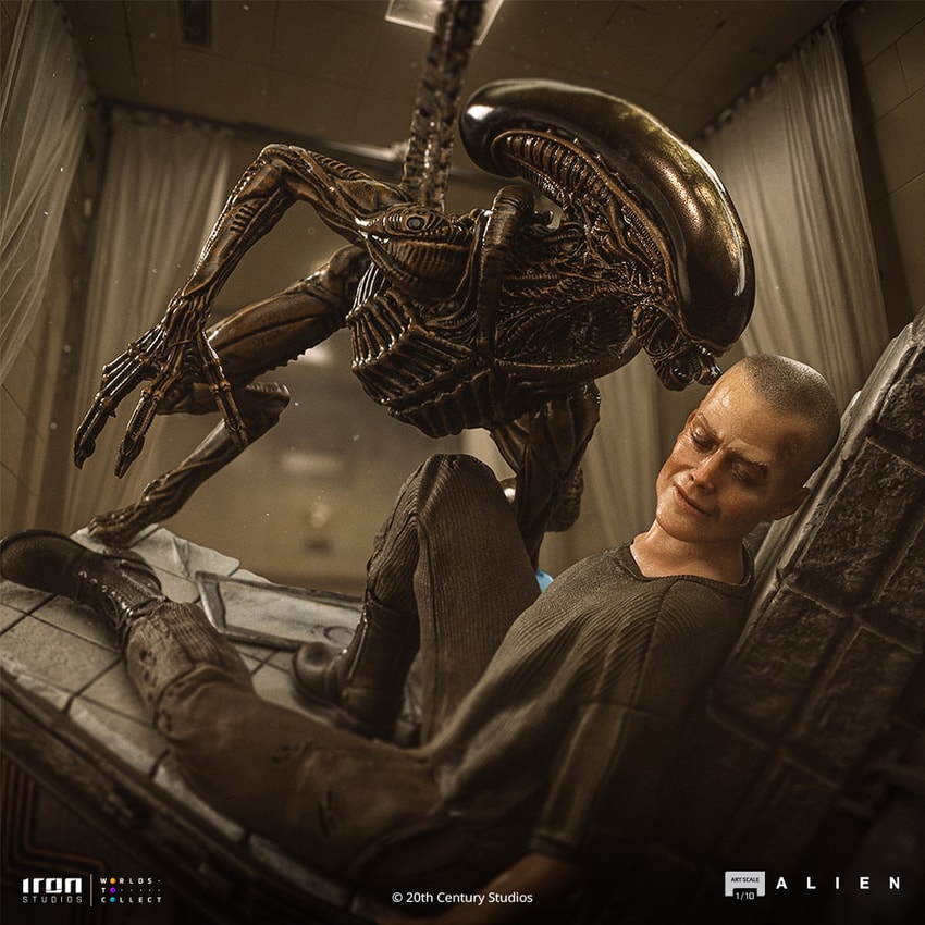 Ellen Ripley and Dog Alien